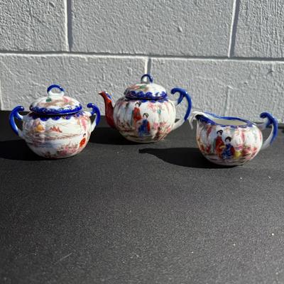 “Geisha Girl" tea set: Tea pot, creamer, sugar bowl