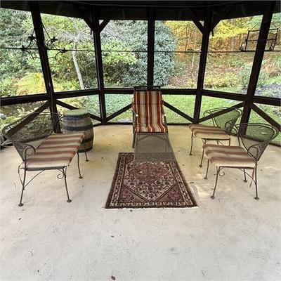 Lot 051
Vintage Wrought Iron Patio Set