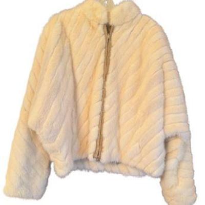 Lot 035-015   
White Mink Jacket