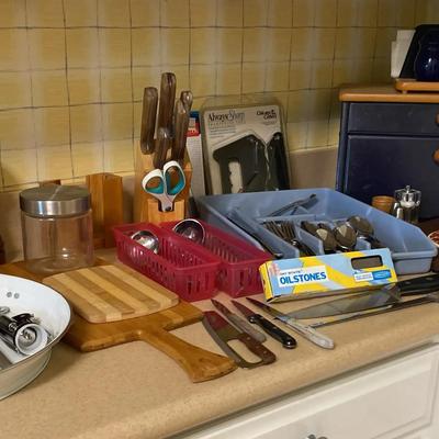Kitchenware Collection Featuring Wooden Serveware and Metal Tray