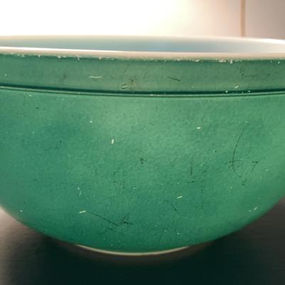 Pyrex Colors 2.3 quart Mixing Bowl 