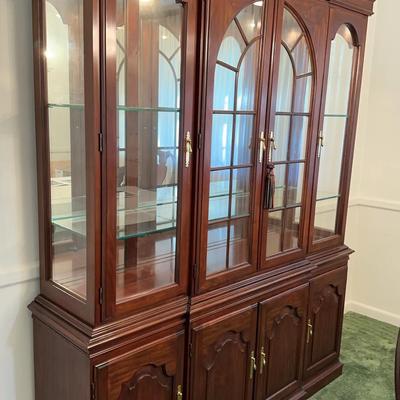 Outstanding China Display Cabinet
