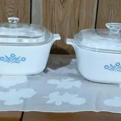 Pair of 2-1/2 Quart Corningware "Cornflower" Casserole Dishes