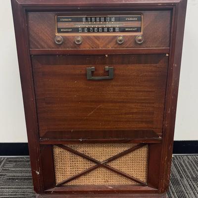 Philco Vintage Standard Broadcast Cabinet