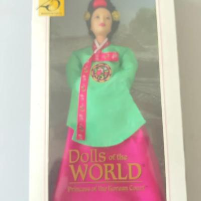 Dolls Of The World 
