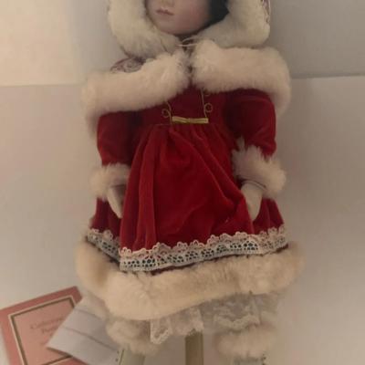 FRANKLIN MINT VICTORIAN SPLENDOR HOLLY NOELLE PORCELAIN DOLL
