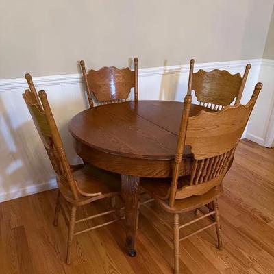 Primitive Expandable Dining Table/4 Chairs