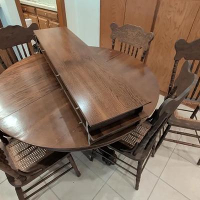 Oak Table W/ 2 Leaves & 5 Pressed Back Chairs W/Cane Seats