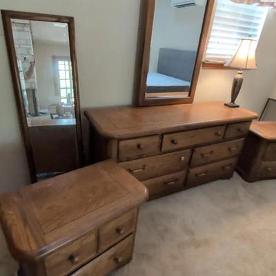 Oak Dresser W/Mirror, 2 Night Stands & 6 Drawer Chest Of Drawers Plus Mirror