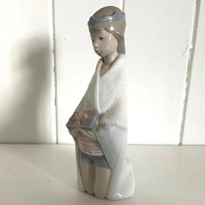 Lladro Young King Melchor Christmas Nativity Figurine