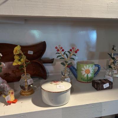 Sale Photo Thumbnail #103: Joan Rivers Imperial Flowers collection.  