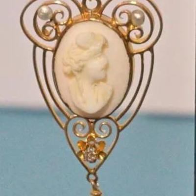 Antique Yellow Gold Cameo Pendant 