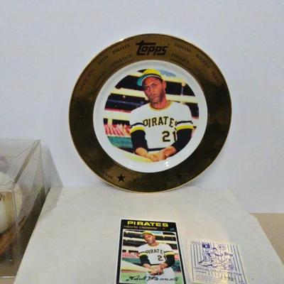 Collectible Roberto Clemente 24 KT Gold Plate, 1971 Roberto Clemente Card, And Ken Griffey Jr. Mit 