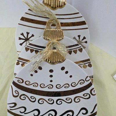 A set of 3 ceramic Christmas plates.
