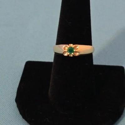 Antique 14K Yellow Gold Ring With Small Emerald