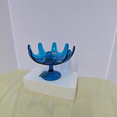 A vintage Mid-Century Modern Viking Bluenique 8-petal swung art glass compote bowl. 