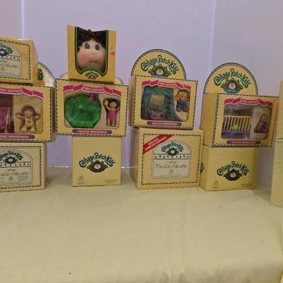 12  pieces of Cabbage Patch Kids miniature playset