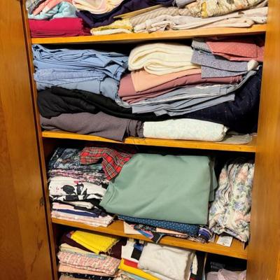 Sale Photo Thumbnail #15: Linens