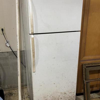 Sale Photo Thumbnail #23: REfrigerator