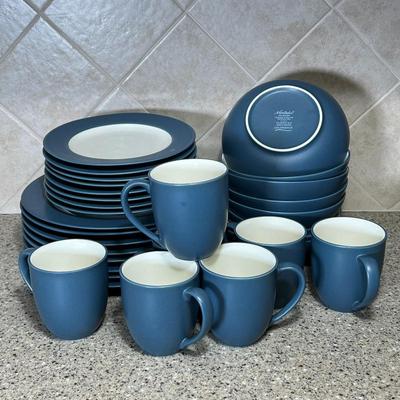  Noritake Dish Set Colorwave Stoneware Collection in Blue- Microwave, Oven, Dishwasher Safe - 8pc. Place Setting