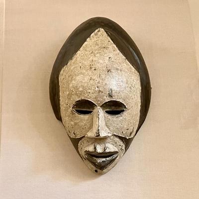 
O-Lot #6 - Vintage Wooden African Tribal Mask in Acrylic Display Case 17x22x8