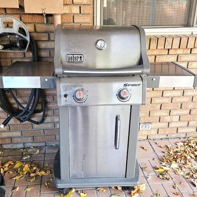  Weber Spirit Stainless Steel 2-Burner Gas Grill – Built-In Thermometer, Side Shelves and Winter Cover