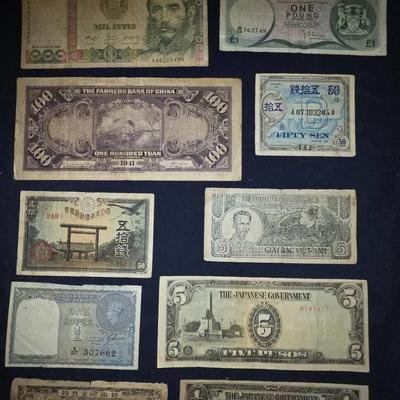 10 Notes Foreign Currency 