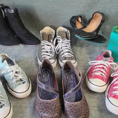 Women's Size 10 Shoes Including Converse And Tieks