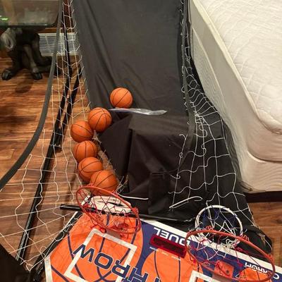 Indoor basketball arcade game