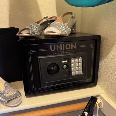 Sale Photo Thumbnail #401