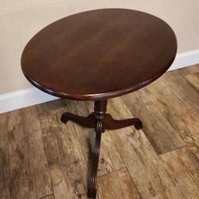 Vintage The Bombay Company Tilt Top Oval Side Table