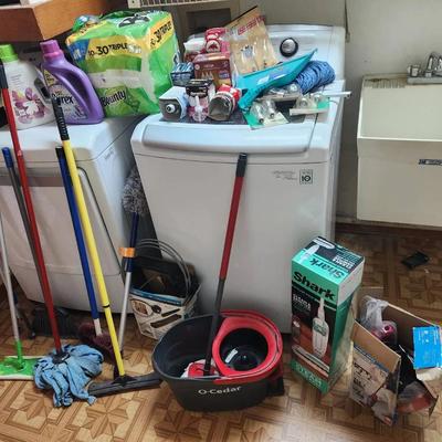 31pc Household Cleaning Tools, Shark Steam Mop, Dirt Devil, Lightbulbs