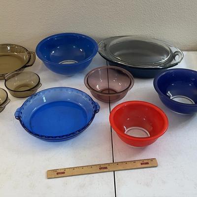 Pyrex Lot incl. Visions - Assorted Color Mixing Bowls, Pie Pans, & Casserole Dish