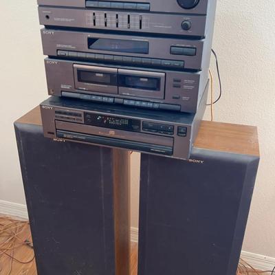 Sony HST-221, Sony CDP-C221 Audio System & Sony SSU-221 Tower Speakers 