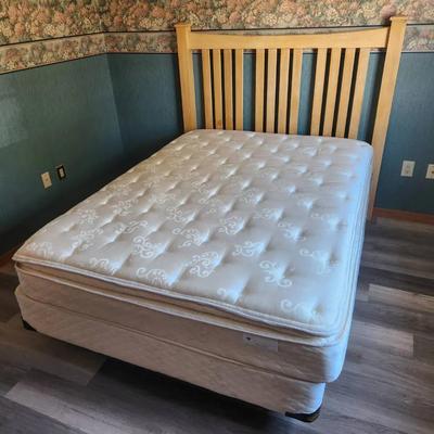 Spring Air Back Supporter Shoreline Queen Bed w/ Wood Headboard