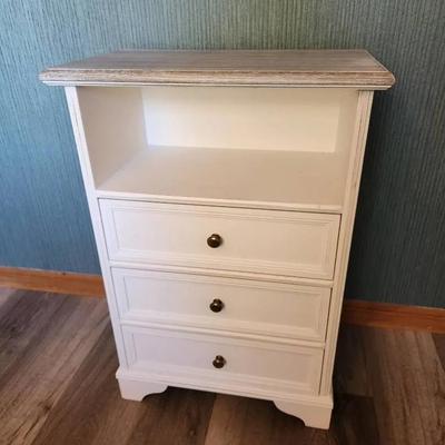 Domus Mobili modern Made in Italy White Nightstand - 20x12x29"