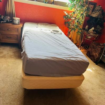 Sale Photo Thumbnail #31: Twin Bed
