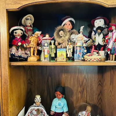 Sale Photo Thumbnail #5: Dolls from Around the World
