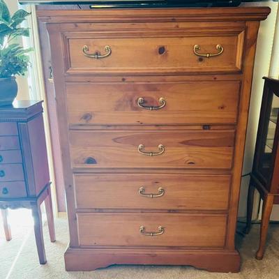 Sale Photo Thumbnail #25: Pine Chest of Drawers