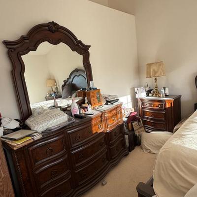 Sale Photo Thumbnail #4: dresser and mirror, bedroom set