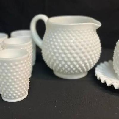 Ct377 vintage fenton hobnail milk glass