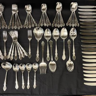 83-Piece Oneida Stainless Flatware Set – Floral Pattern