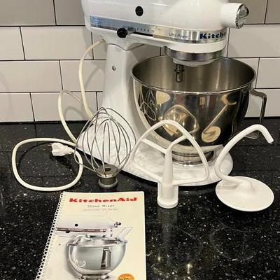 White Kitchen Aid Stand Mixer With Bowl & Mixing Attachments 