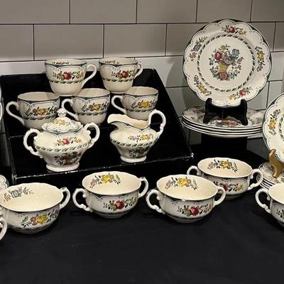 37-Piece Spode “Avondale” Dish Set – Made in England