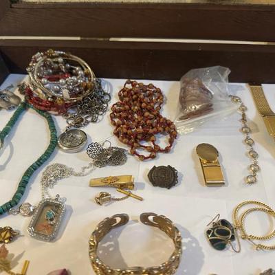 Sale Photo Thumbnail #582