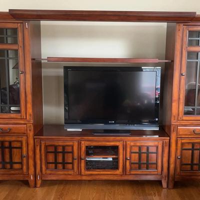 Broyhill Wood Entertainment Center