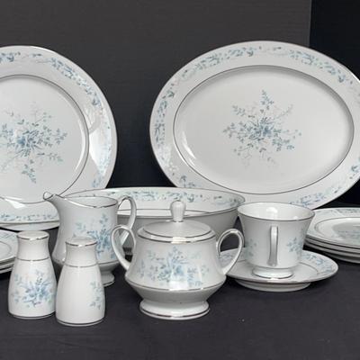 12-piece Noritake Carolyn China Set