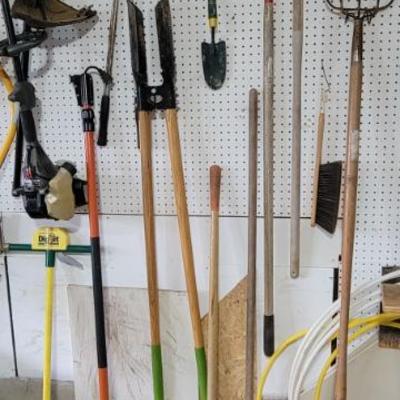 Sale Photo Thumbnail #230: Garden tools