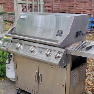 Sale Photo Thumbnail #250: Makers Mark Gas Grill