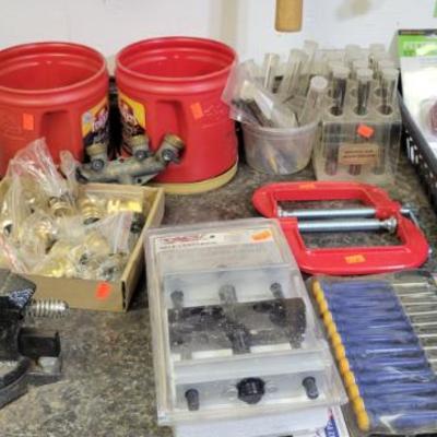 Sale Photo Thumbnail #159: Bench Vise and tools